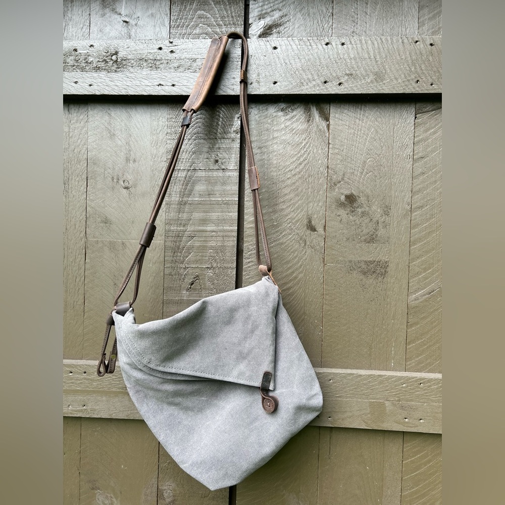 Large Grey canvas over shoulder carrying bag (much bigger than it appears:)